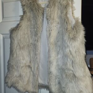 GAP Faux Fur Vest in Light Beige